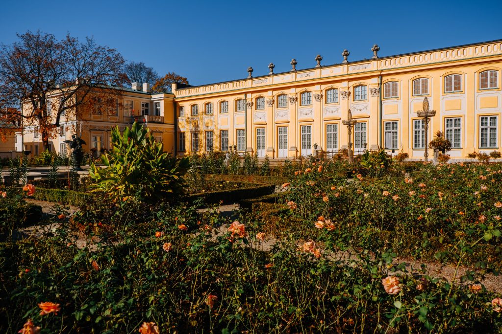 Widok na ogród różany przy Pałacu w Wilanowie